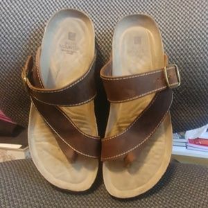 9M LN White Mtn Berk-Like Sandals